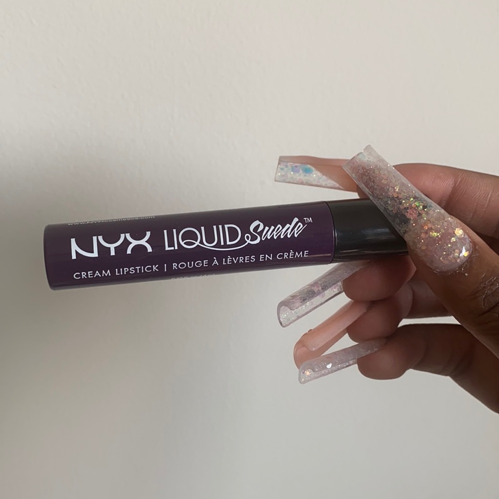 NXY Liquid Suede Lipstick Subversive Socialite